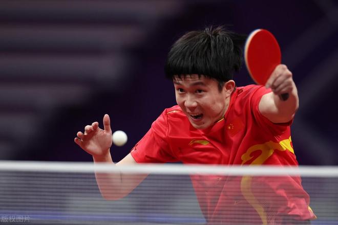 而詹姆斯则 而詹姆斯则